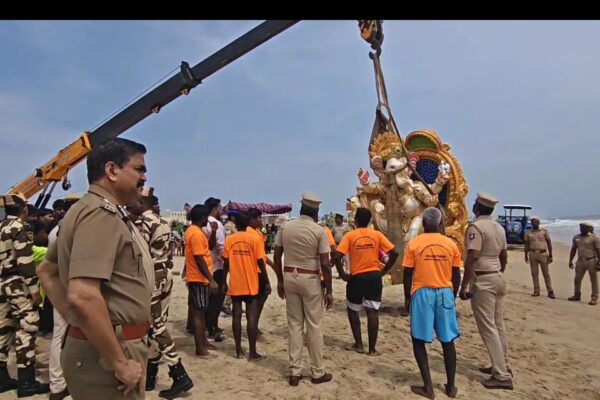 விநாயகர் சிலைகள் கரைப்பு : ஆணையர் அமல்ராஜ் நேரில் ஆய்வு