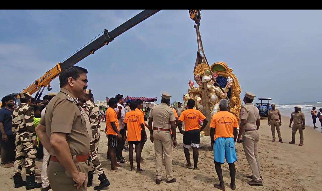 விநாயகர் சிலைகள் கரைப்பு : ஆணையர் அமல்ராஜ் நேரில் ஆய்வு