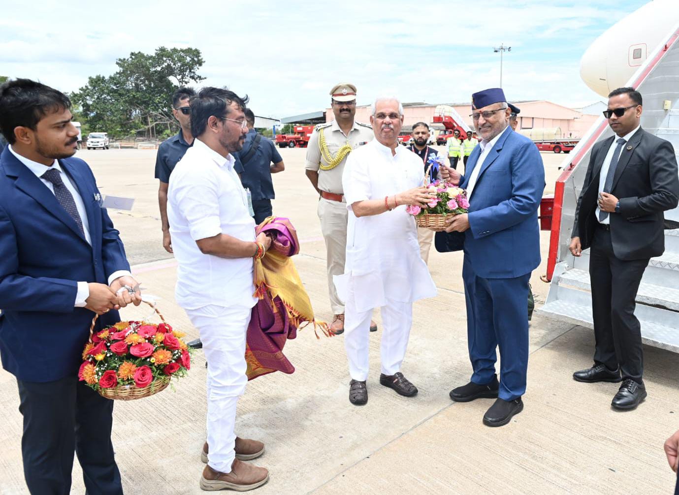 குன்னூரில் தேயிலை தோட்ட அதிபர் மாநாடு : கோவை வந்த துணை குடியரசு தலைவர்
