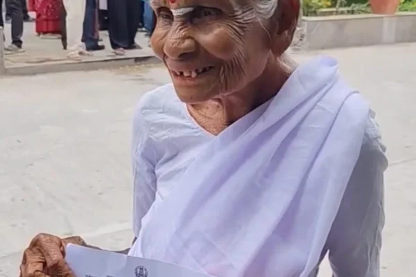 ஒரு ரூபாய் இட்லி பாட்டிக்கு கேஸ் சிலிண்டர் நிறுத்தம்; மாவட்ட ஆட்சியரிடம் கண்ணீருடன் மனு