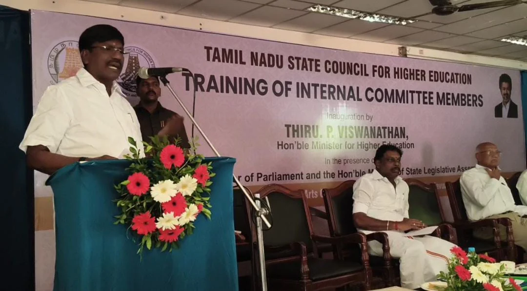 அமைச்சர் நிகழ்ச்சியில் மின்வெட்டு : ஃபியூஸ் கேரியர் பழுது என எம்.எல்.ஏ விளக்கம்