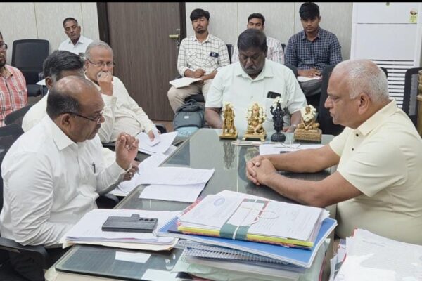 நெருங்கும் வடகிழக்கு பருவமழை : அதிகாரிகளுக்கு அமைச்சர் உத்தரவு