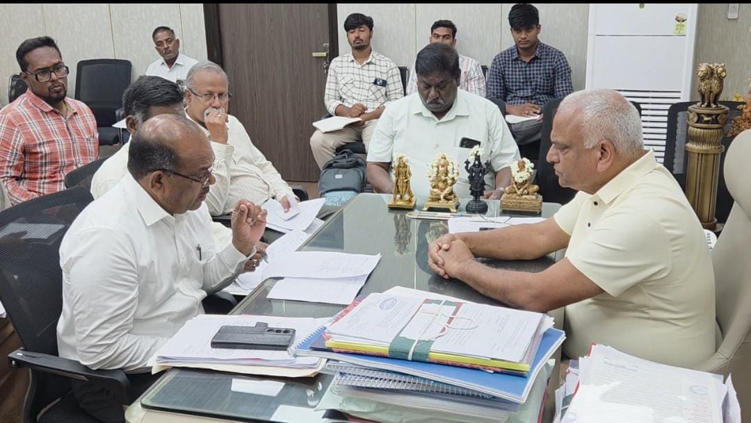 நெருங்கும் வடகிழக்கு பருவமழை : அதிகாரிகளுக்கு அமைச்சர் உத்தரவு