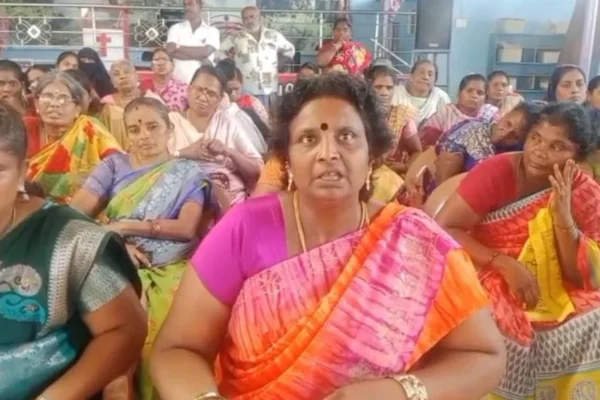 அன்னை தெரசா அறக்கட்டளை மோசடி : பாதிக்கப்பட்டவர்கள் தொடர் உள்ளிருப்பு போராட்டம்