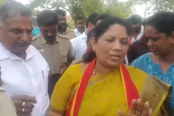 ஆதாரம் கொடுங்க : தவெக வேட்பாளரிடம் அதிமுக தொண்டர்கள் வாக்குவாதம்