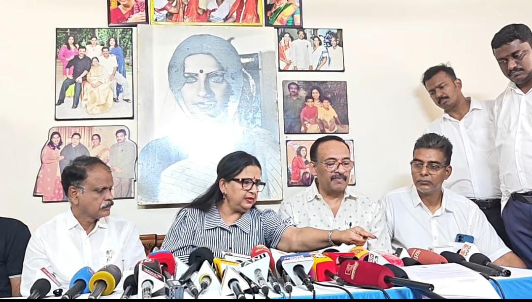 நடிகை ராதா மீது குற்றச்சாட்டுகளை அடுக்கிய நடிகை அம்பிகா