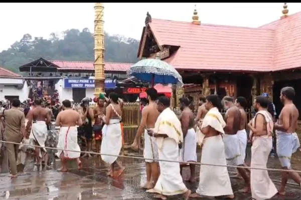 சபரிமலையில் 55.72 பவுன் தங்கக் கிரீடம் மாயம் ? – தேவசம் போர்டு தரப்பில் மறுப்பு