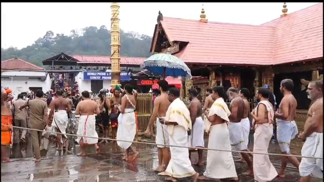 சபரிமலையில் 55.72 பவுன் தங்கக் கிரீடம் மாயம் ? – தேவசம் போர்டு தரப்பில் மறுப்பு