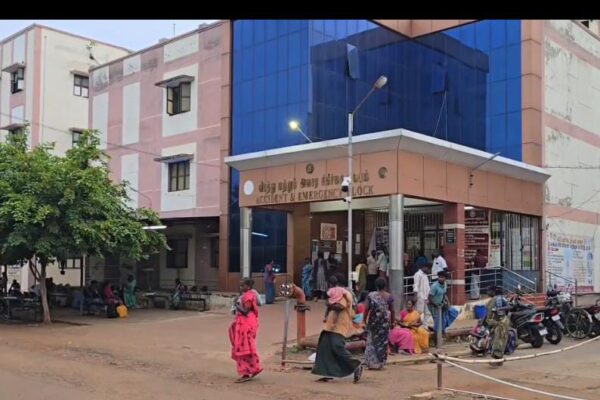 சிவகங்கை அருகே கல்லூரி பேருந்து கவிழ்ந்து விபத்து: 15 மாணவிகள் காயம்