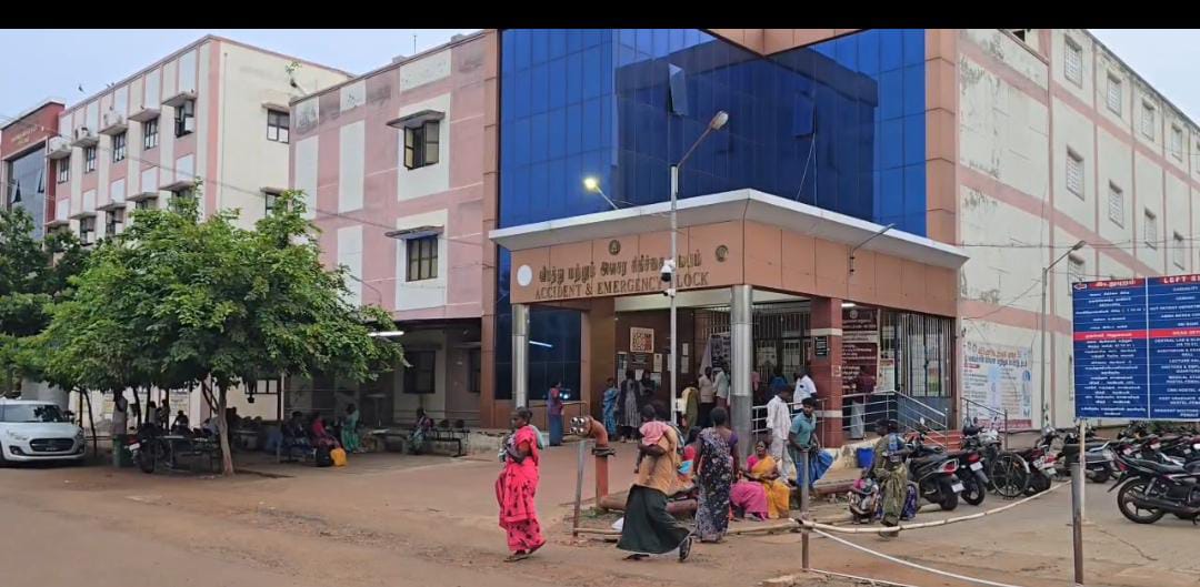 சிவகங்கை அருகே கல்லூரி பேருந்து கவிழ்ந்து விபத்து: 15 மாணவிகள் காயம்