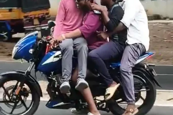 ஒரே டூவிலரில் 4 பேர் பயணம் - போலீசார் நடவடிக்கை எடுக்க கோரிக்கை