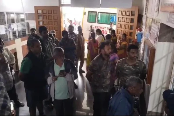 அரசு மருத்துவர்களுக்கு மிரட்டல் : தவெக நிர்வாகிகள் மீது போலீசார் வழக்கு பதிவு