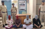 முதியவரை காரில் கடத்தி நகை பறிப்பு - இளம்பெண் உள்பட 4 பேர் கைது